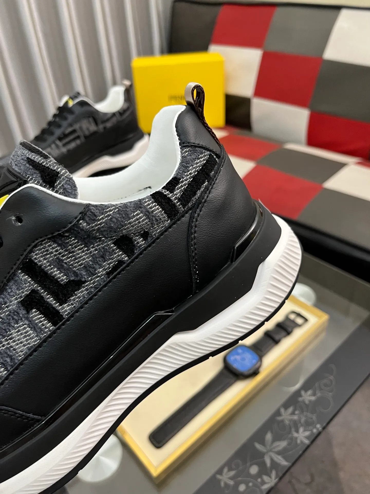 Men's Men's Shoes💰458⌚️⌚️[FENDI] Fendi's classic and comfortable men's, this complex sneaker is made of soft calfskin➕genuine leather lining➕original ultra-light rubber material with rough outsole. This unique light style is suitable for the casual and refined sensibility of this season. It is comfortable and natural on the feet. It is an everyday style for casual travel in autumn and winter! 38−444️⃣colors available